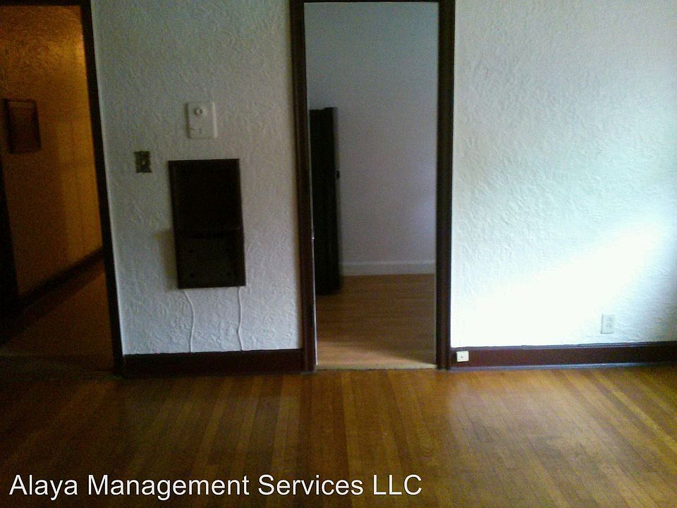 2nd image of 2340 Victory Pkwy APT 2