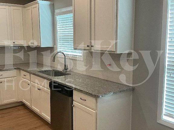 5th image of 3929 Camden Ct