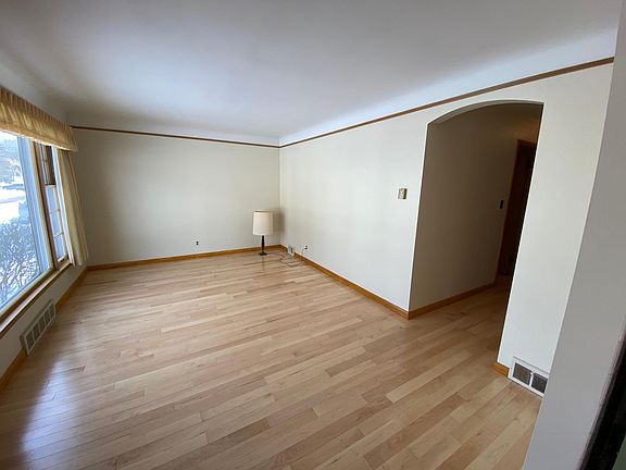 3rd image of 3227 Park Dr