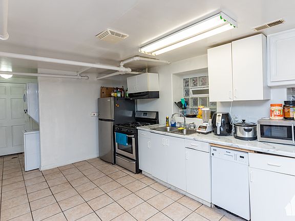 4th image of 4927 N Monticello Ave #G