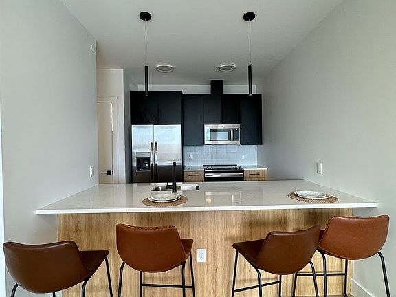 4th image of 39-40 Madison St #510