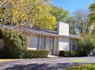 333 Larkspur Dr, Highland Park, IL 60035