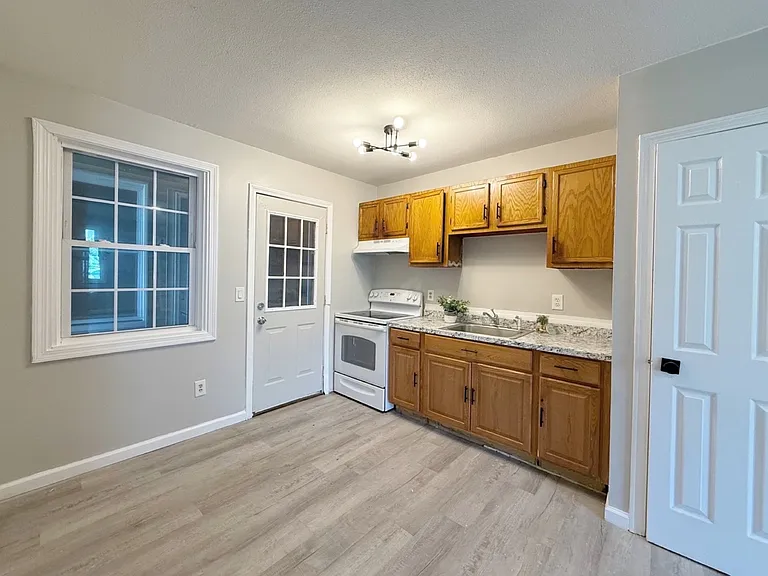21 E Bartlett St #5 — Photo 3