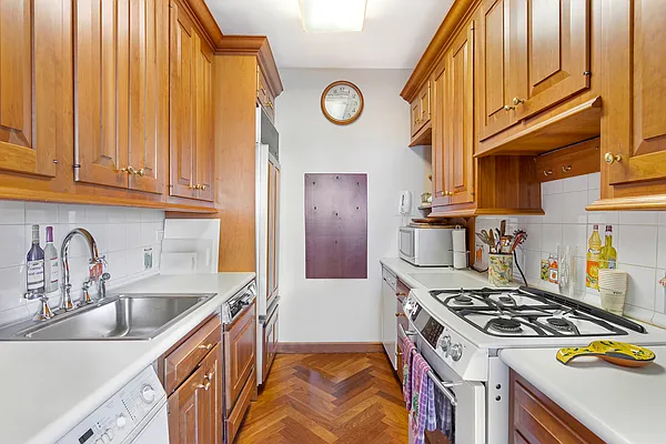 Sold by Compass | media 6