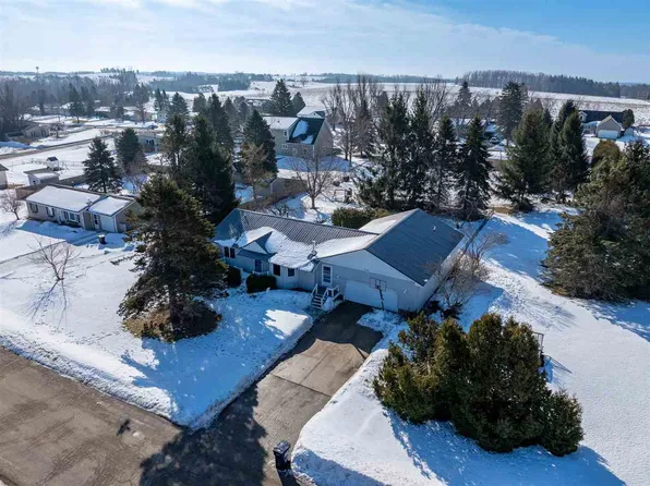 3163 Mayberry Hl, Petoskey, MI 49770