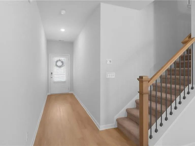 371 Lanier Cir — Photo 5