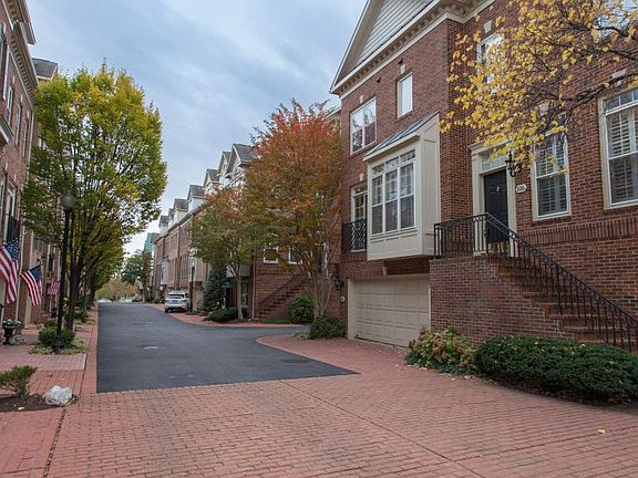 2nd image of 826 Rivergate Pl
