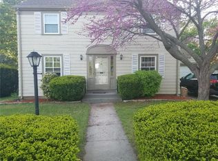 25 Mayflower Dr, Cranston, RI 02905