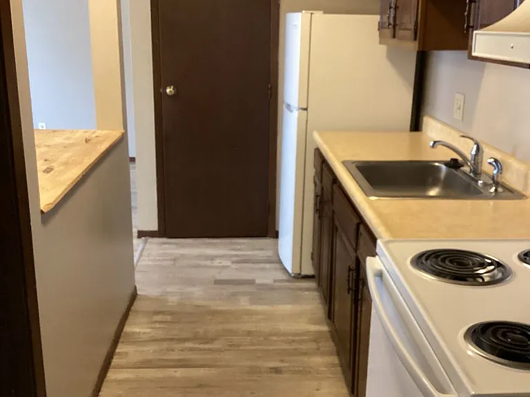 York Villa Apartments — Photo 13