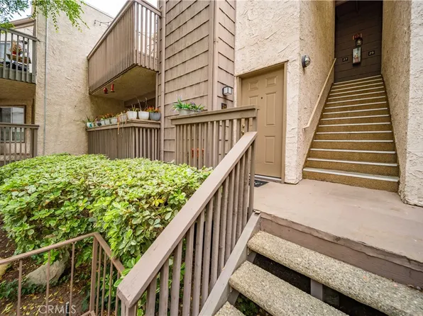 18316 Hatteras St APT 26, Tarzana, CA 91356