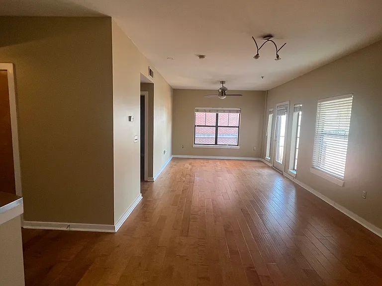 1803 Broadway #403 — Photo 9
