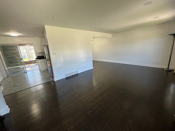 4th image of 16419 Wabash Ave