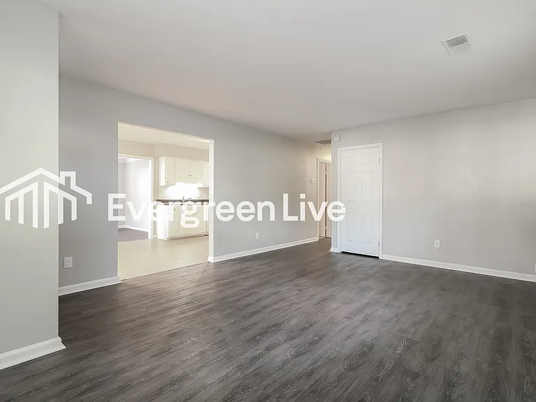 3121 Aaron Dr — Photo 3