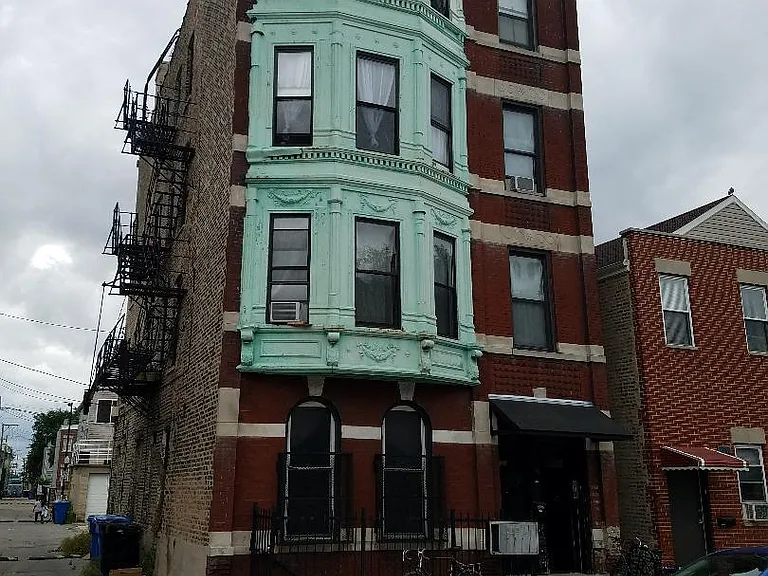 1157 W 19th St #1 — Photo 1