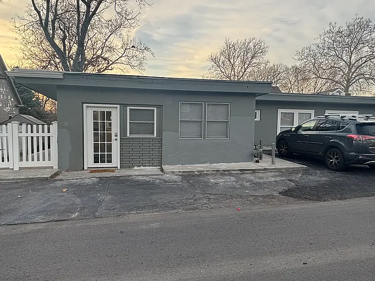 4328 State Line Rd — Photo 10