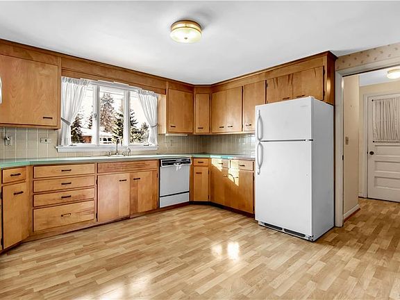 3rd image of 4212 Susan Dr
