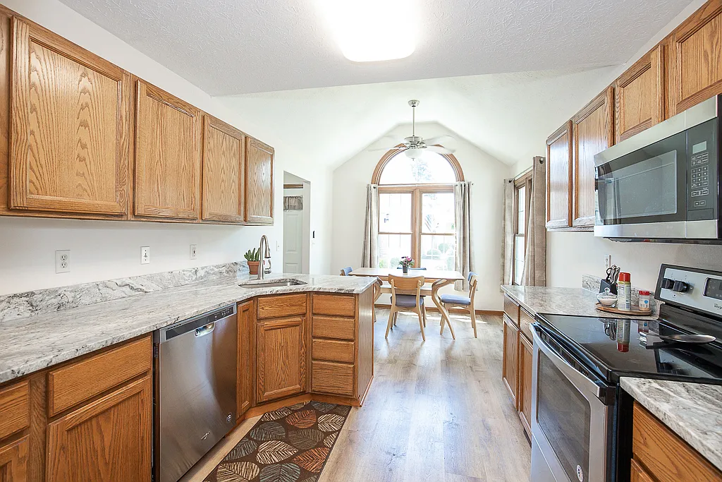 19264 Bradford Ct — Photo 3