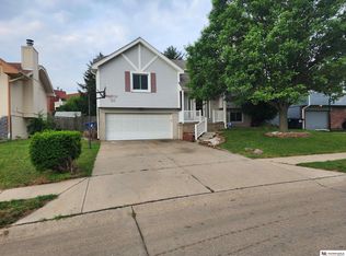 10421 Hartman Ave, Omaha, NE 68134