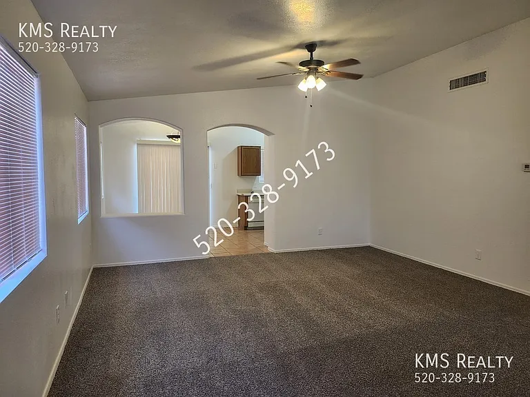 1616 W Wood Crest Ct — Photo 2