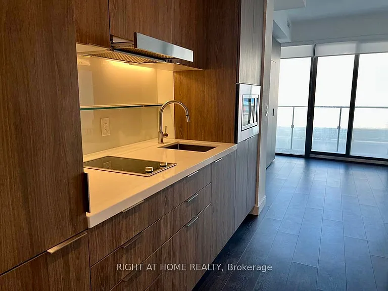 215 Queen St W #2407 — Photo 4