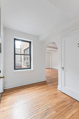 3rd image of 117 E 77th St APT 7B