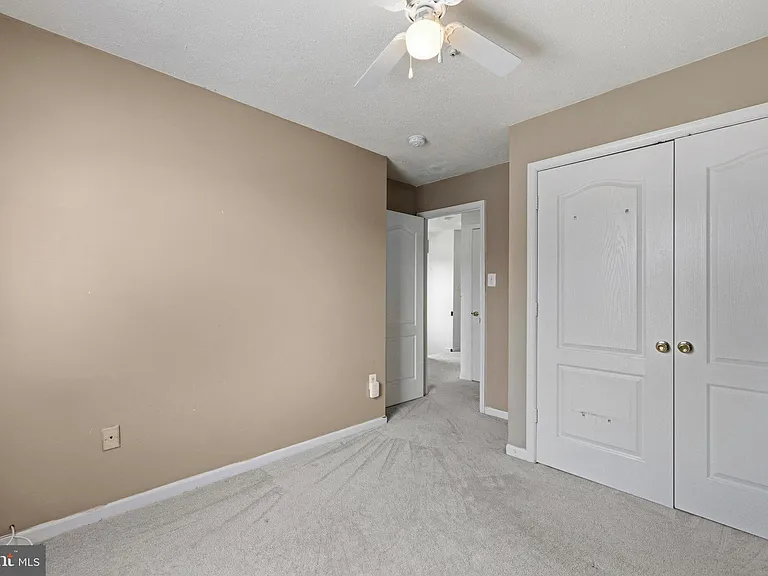 1518 Deep Gorge Ct — Photo 18