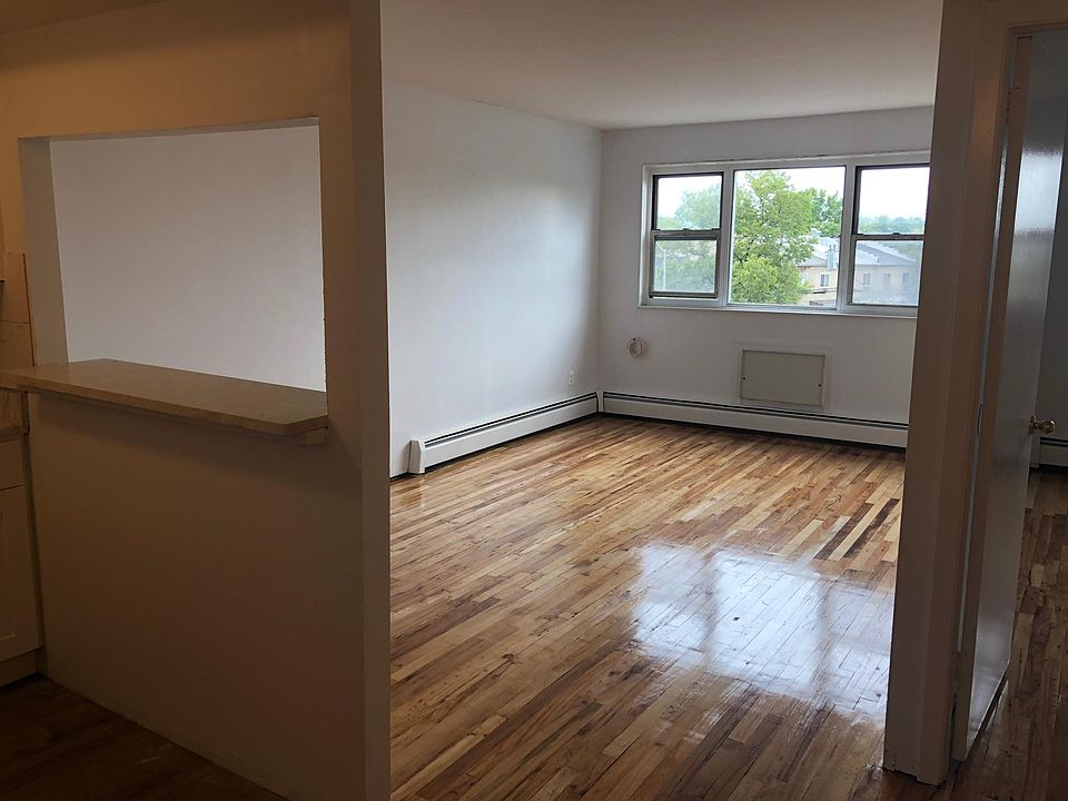 1st image of 2860 Bruckner Blvd #2