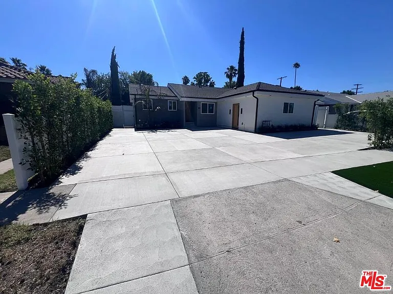 7669 Beeman Ave — Photo 2