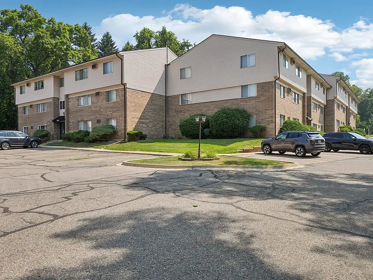 Rochester Square Apartments — Photo 52