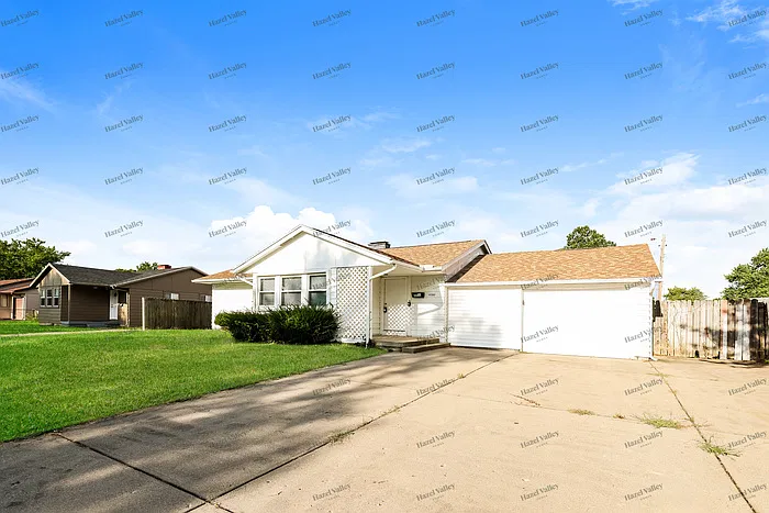 3 bed, 2.0 bath, 1376 sqft, $1,410 — Photo 3