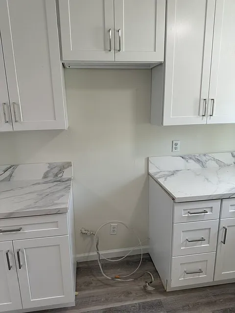3 bed, 851 sqft, $2,537 — Photo 3