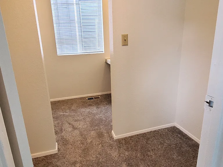 Bedroom 5: closet and work nook