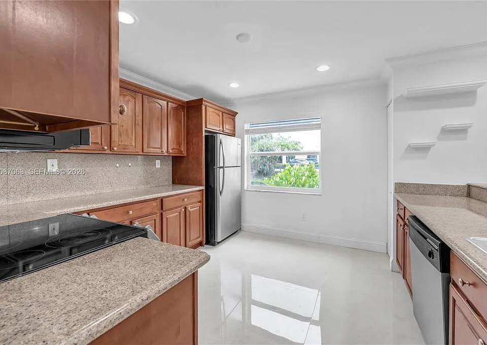 10667 NW 45th St