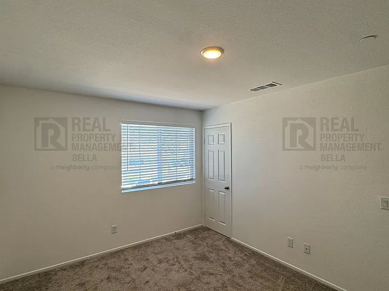 2807 Moonshimmer St — Photo 31