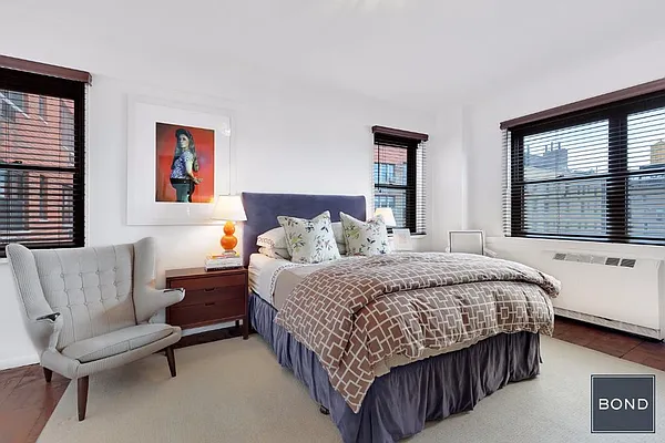 Sold by Bond New York | media 29