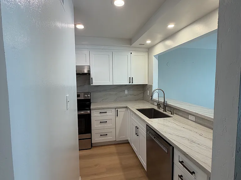 115 Ascot Ct — Photo 2