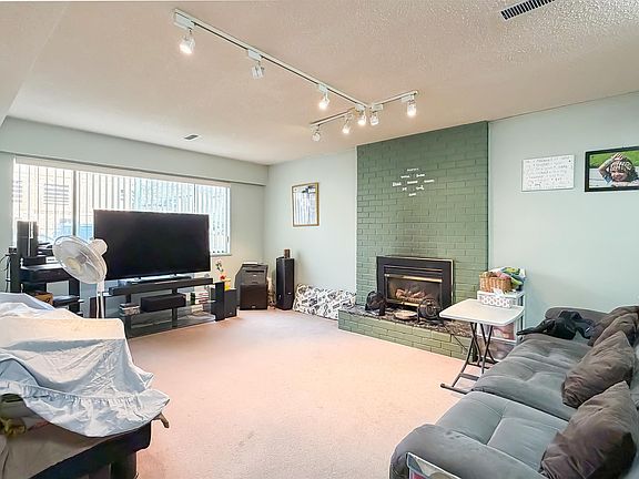 4th image of 5716 48b Ave