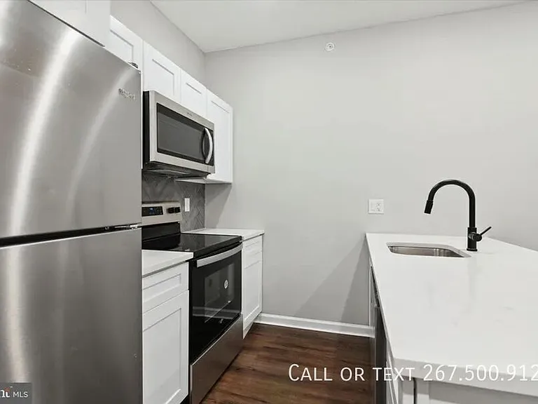 1230 N Marshall St #3R — Photo 6