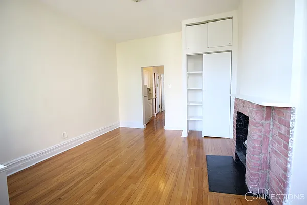 Rented by City Connections Realty | media 7