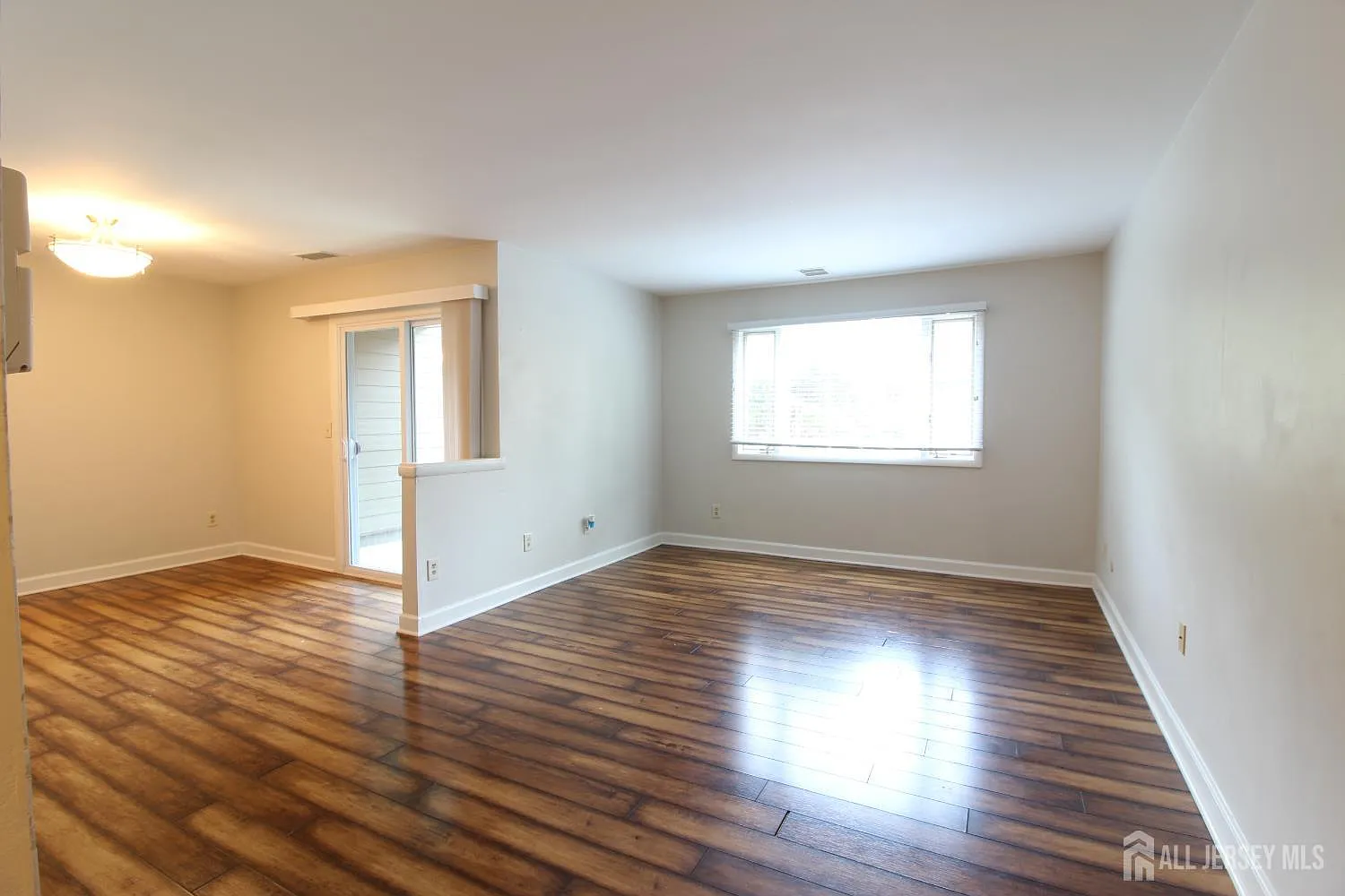 2 bed, 1.0 bath, 936 sqft, $2,350 — Photo 1