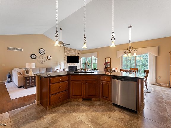4th image of 2563 Forest Springs Dr SE