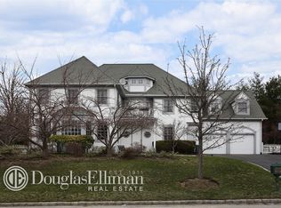 12 Mackay Way, Roslyn, NY