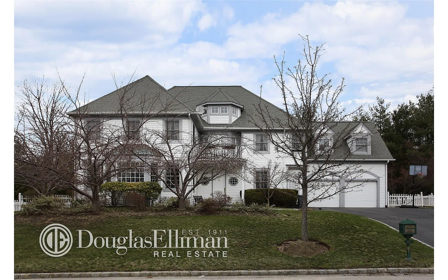 12 Mackay Way photo 1