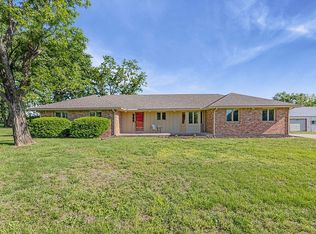 1324 N 1100th Rd, Lawrence, KS 66046