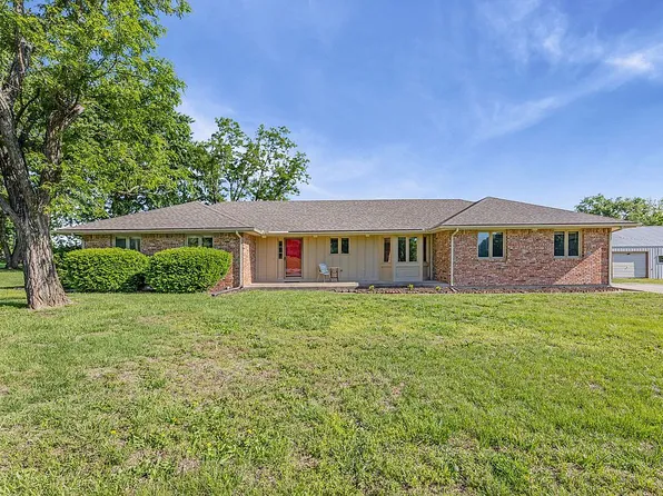 1324 N 1100th Rd, Lawrence, KS 66046