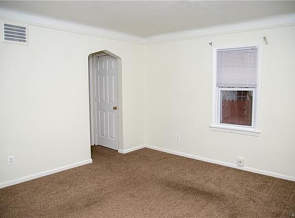 4th image of 25943 Currier St