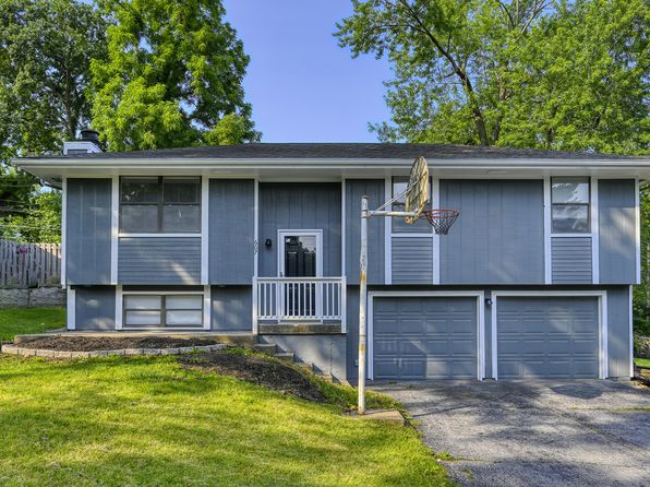 607 NE 39th Ter