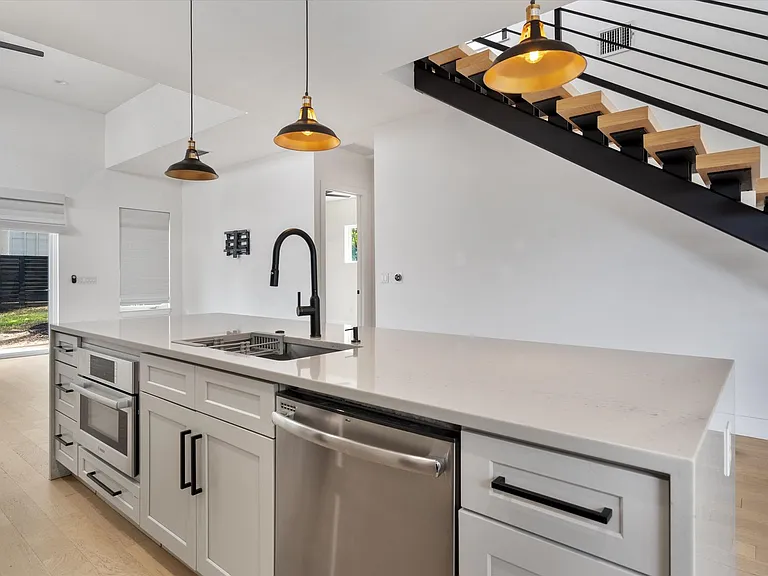4712 Reyes St #1 — Photo 6