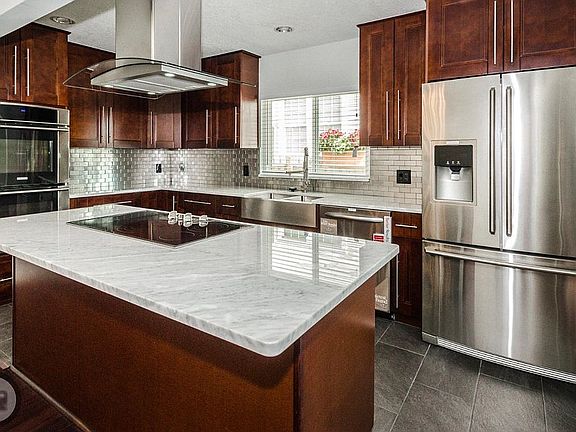 2nd image of 415 W Ross Ave