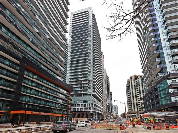 99 Broadway Ave S #2107, Toronto, ON M4P 0E3